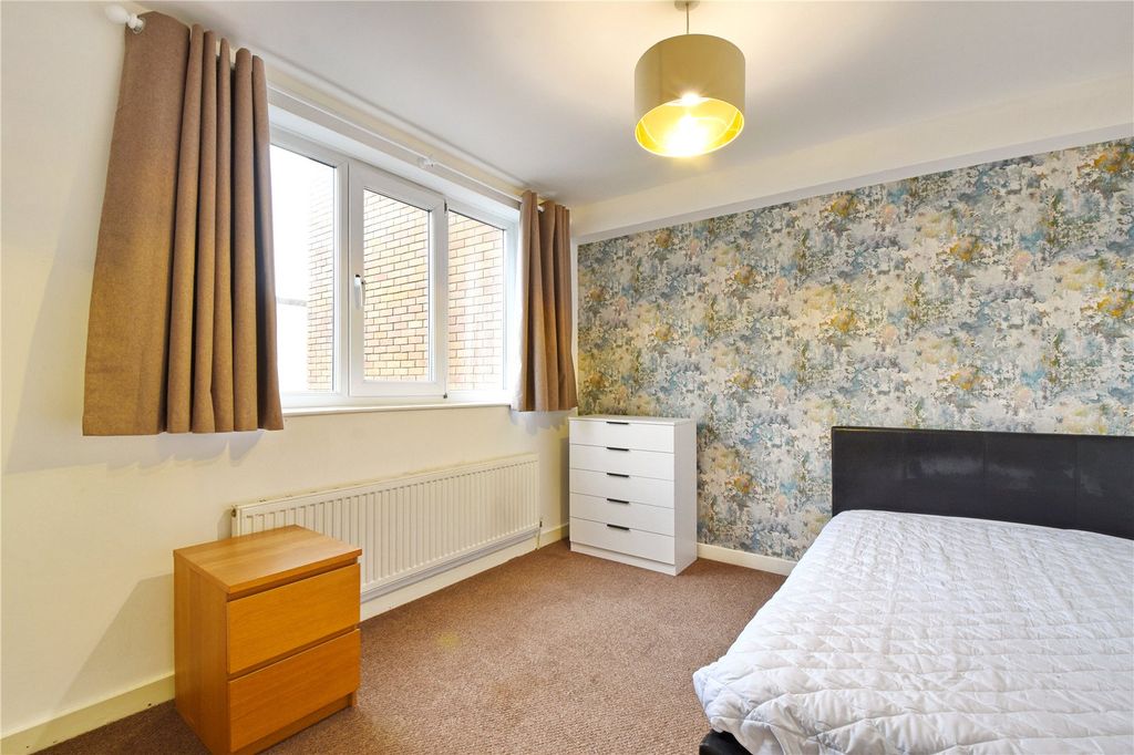 Property photo 2 of 8 Picture No. 10