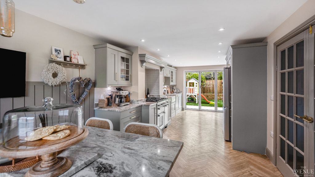 Property photo 2 of 33 4976053