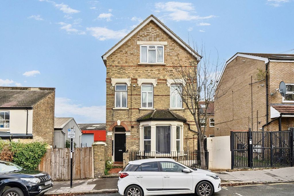 Property photo 1 of 9