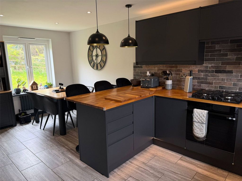 Property photo 2 of 15 Picture No. 16