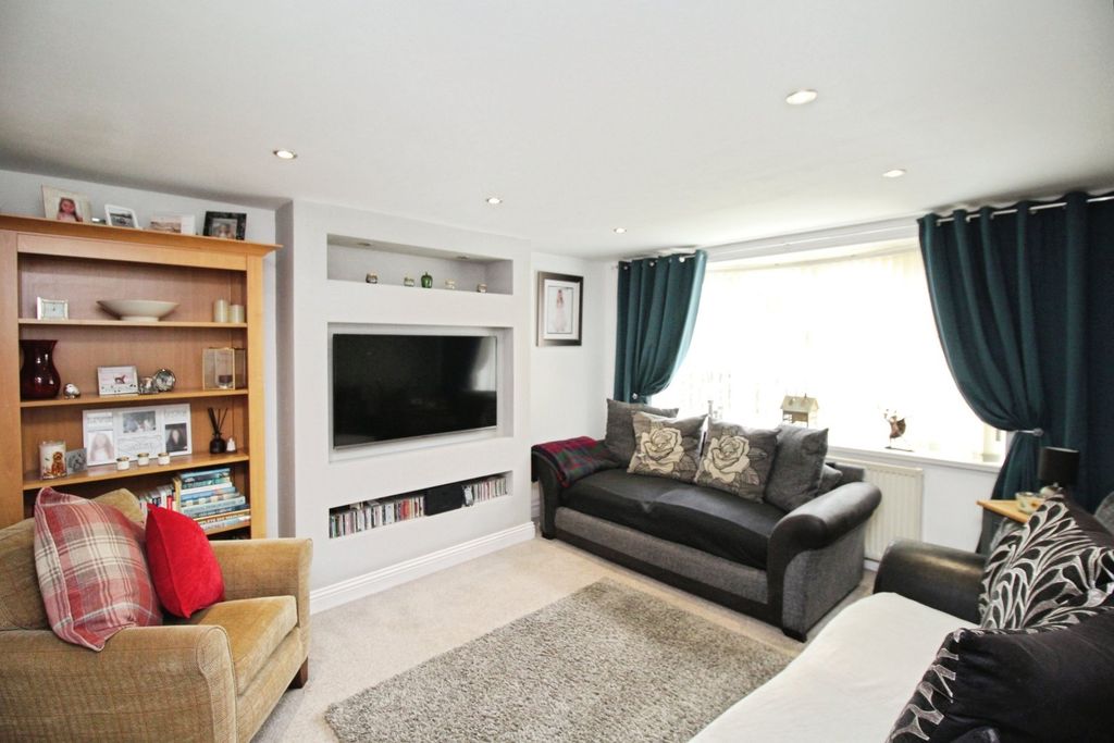 Property photo 2 of 19 Lounge