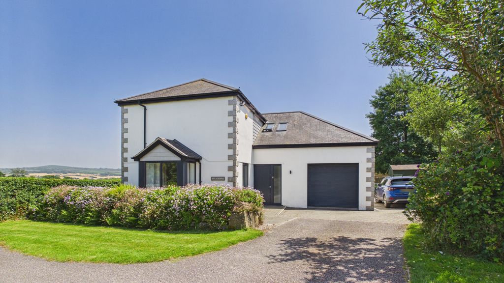 Property photo 1 of 20 4 Bedroom Detached House For Sale