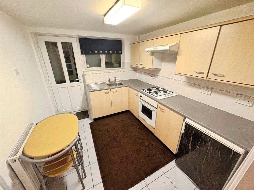 Property photo 3 of 6 Kitchen