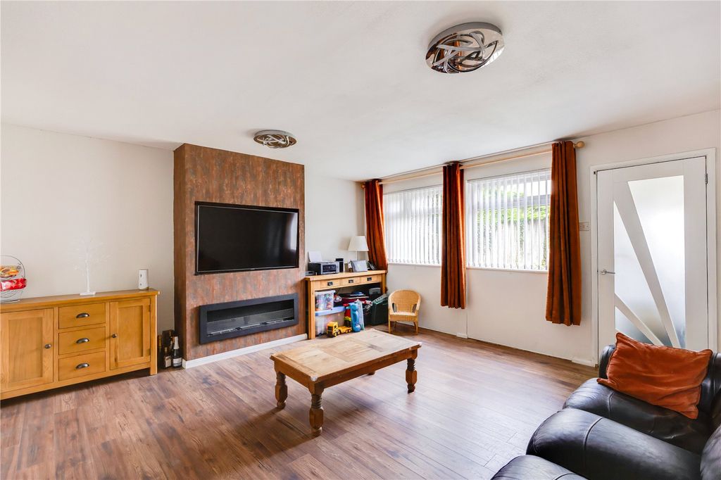 Property photo 3 of 24 Picture No. 11
