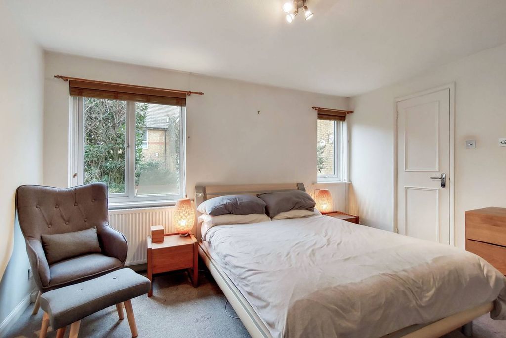 Property photo 3 of 19