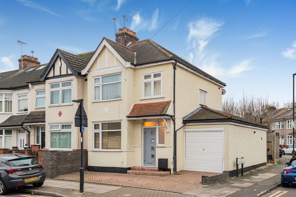 Property photo 2 of 23