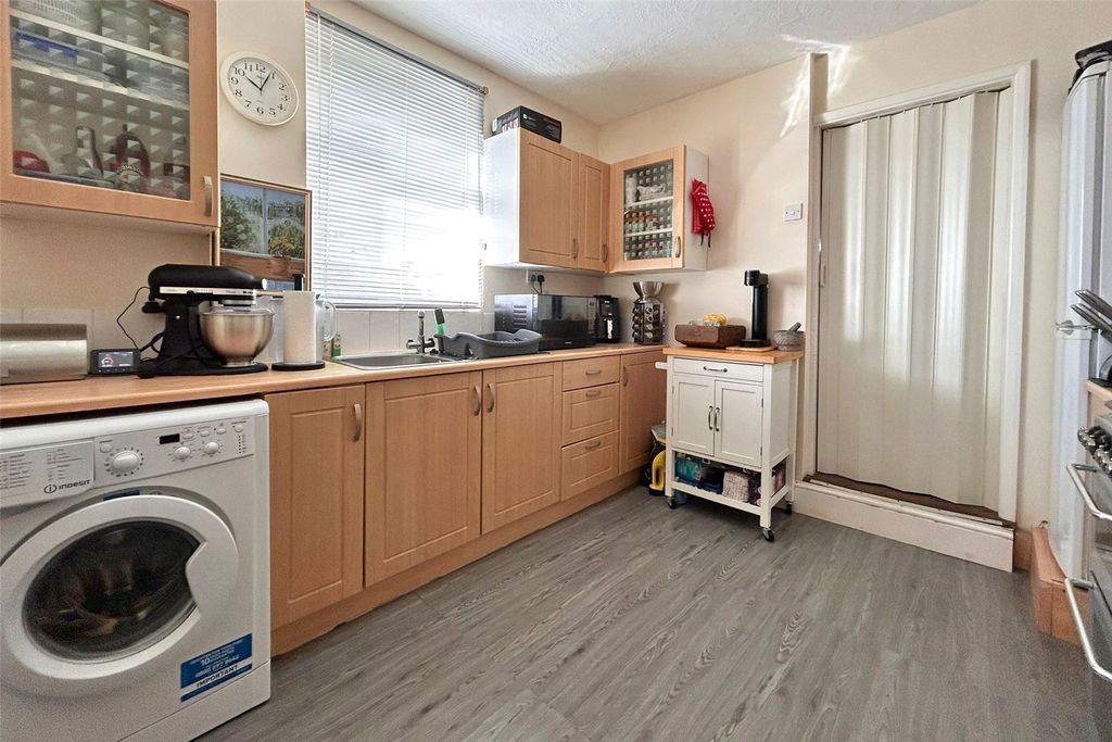 Additional image 7 of 3 bed semi-detached house for saleInstitute Road, Aldershot, Hampshire GU12