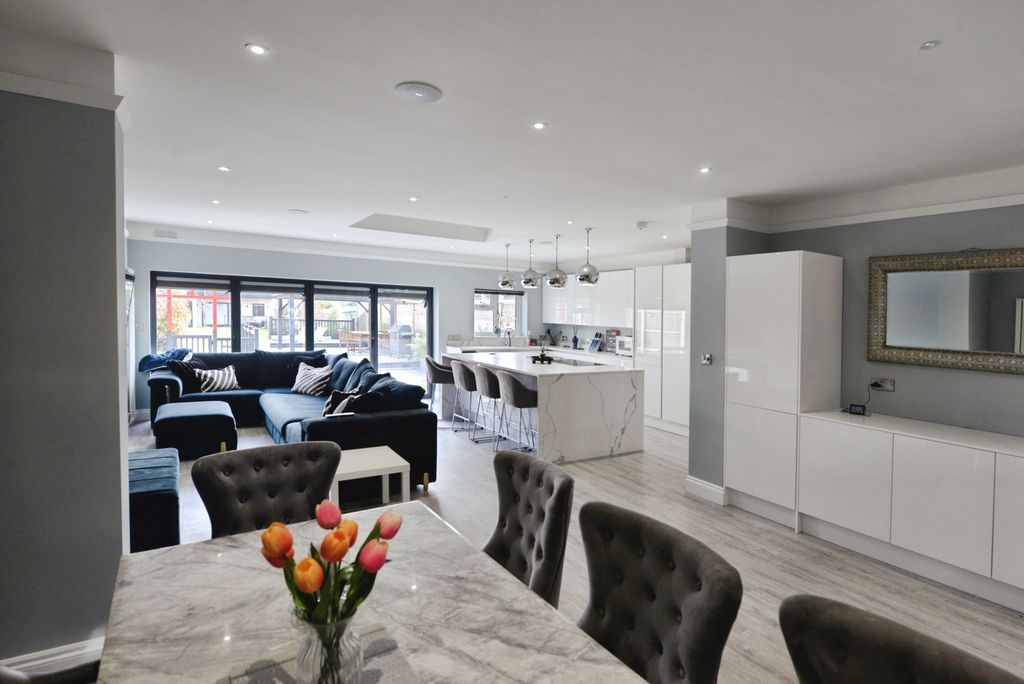 Property photo 3 of 29