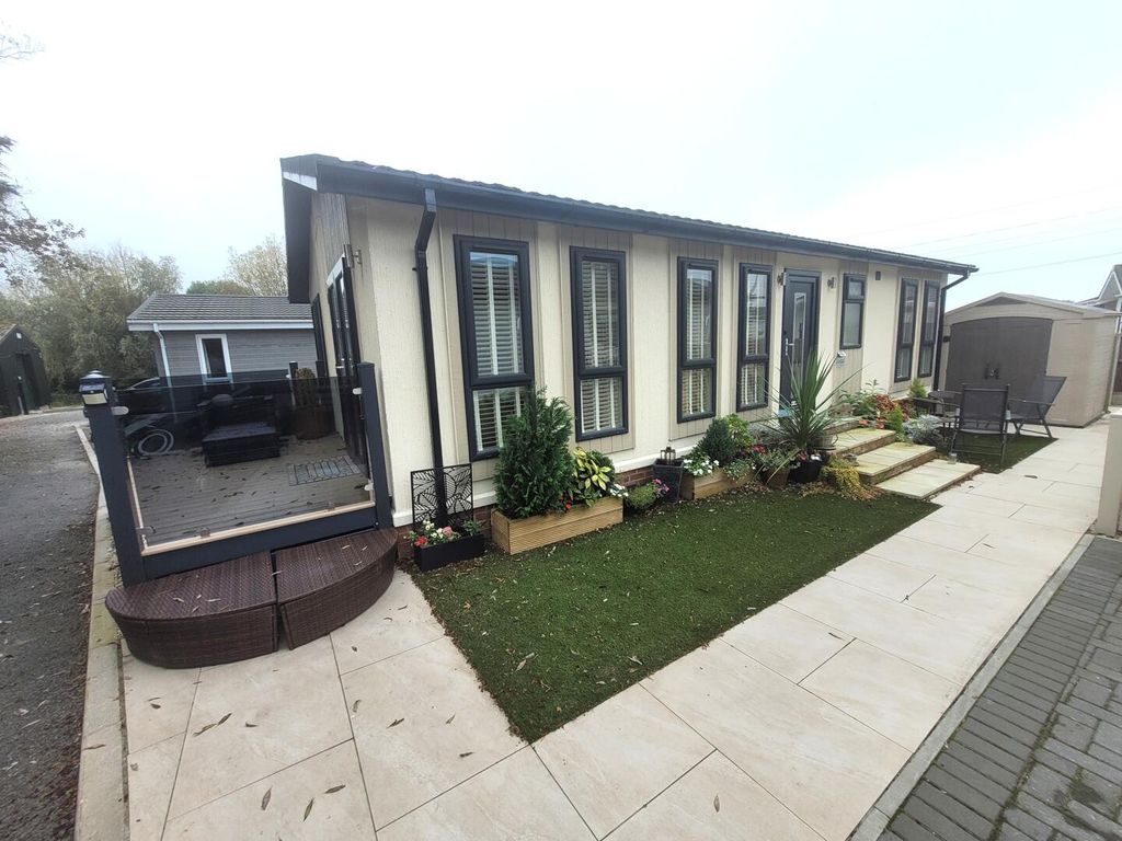 Property photo 2 of 24