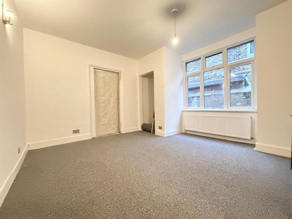 Property photo 2 of 8 Photo-2025-10-22-18-44-11-2.Jpg