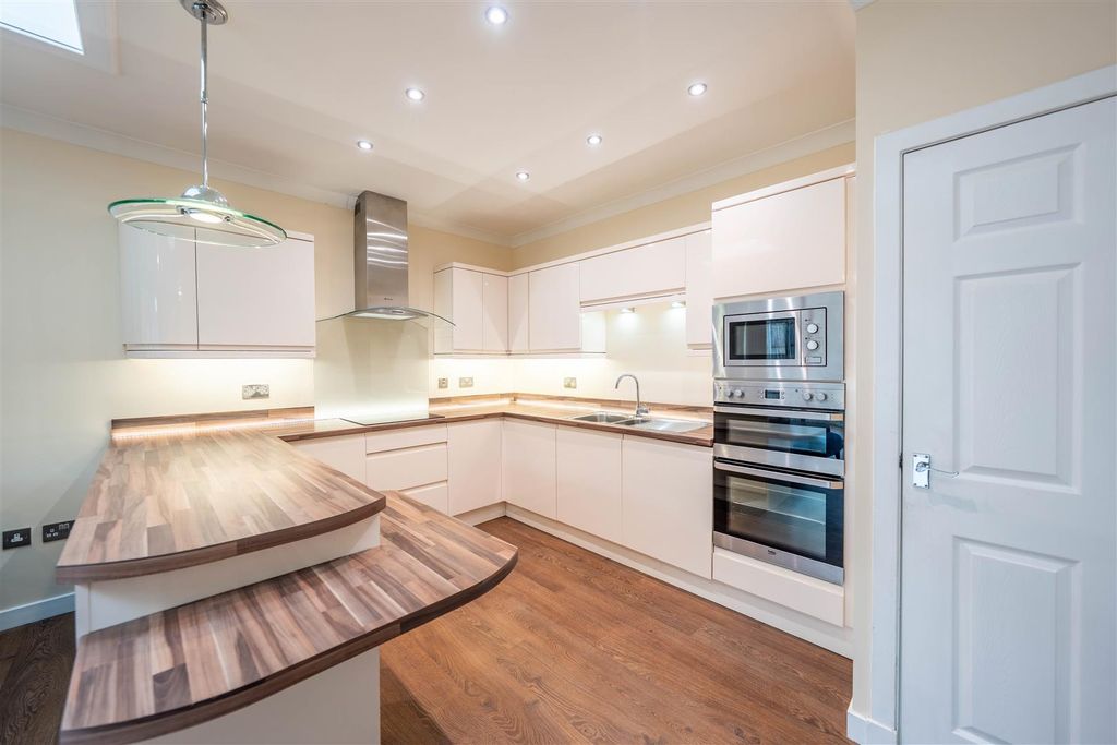 Property photo 2 of 29 Dsc08515-Hdr.Jpg