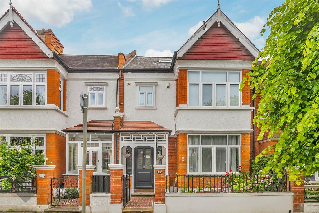 Property photo 1 of 8 External