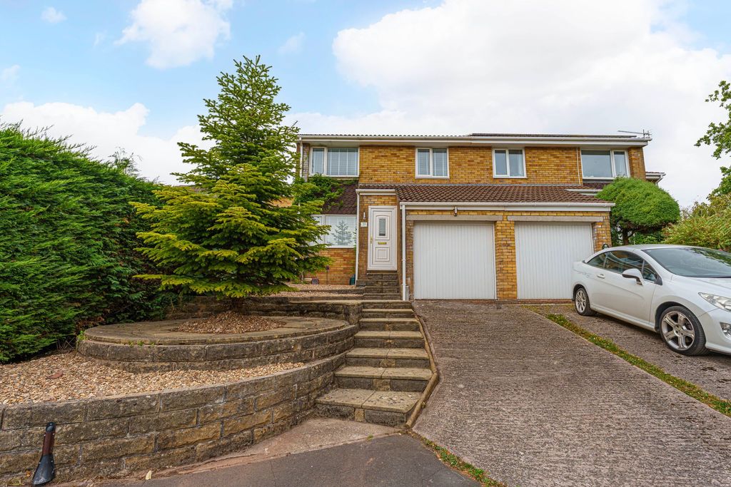 Property photo 1 of 32