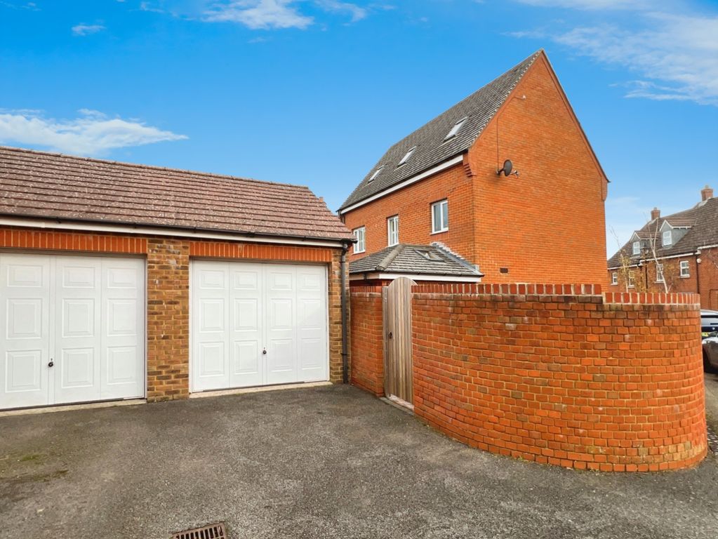 Property photo 2 of 21