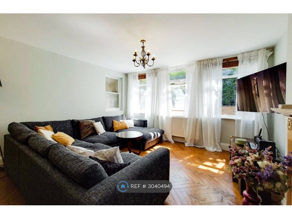 Property photo 1 of 11 Living Room 1