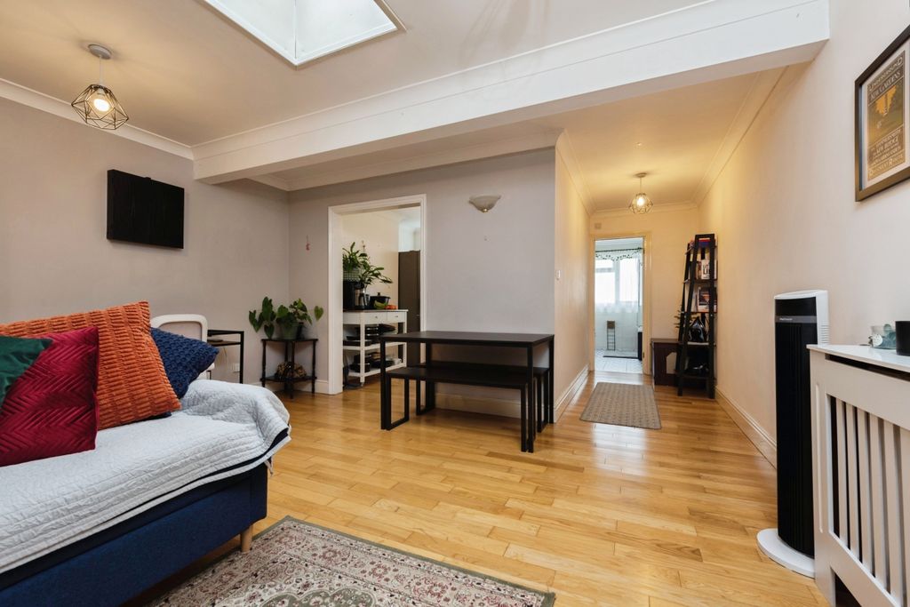 Property photo 3 of 9 4531c103-7855-F111-Bec7-7c1E521E239B