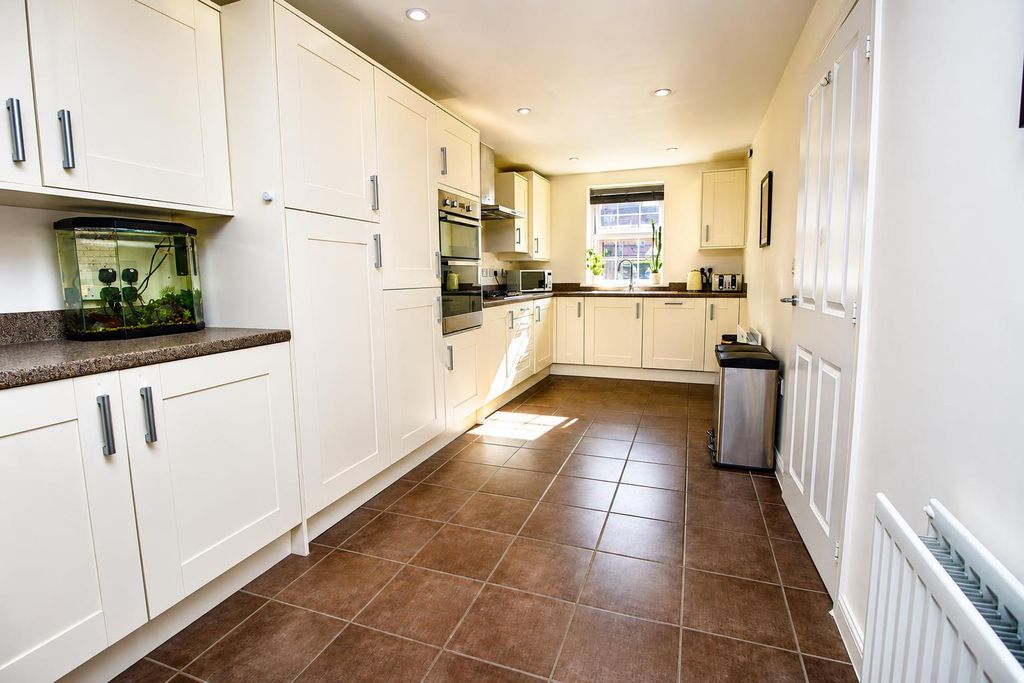 Property photo 3 of 22 8.Png