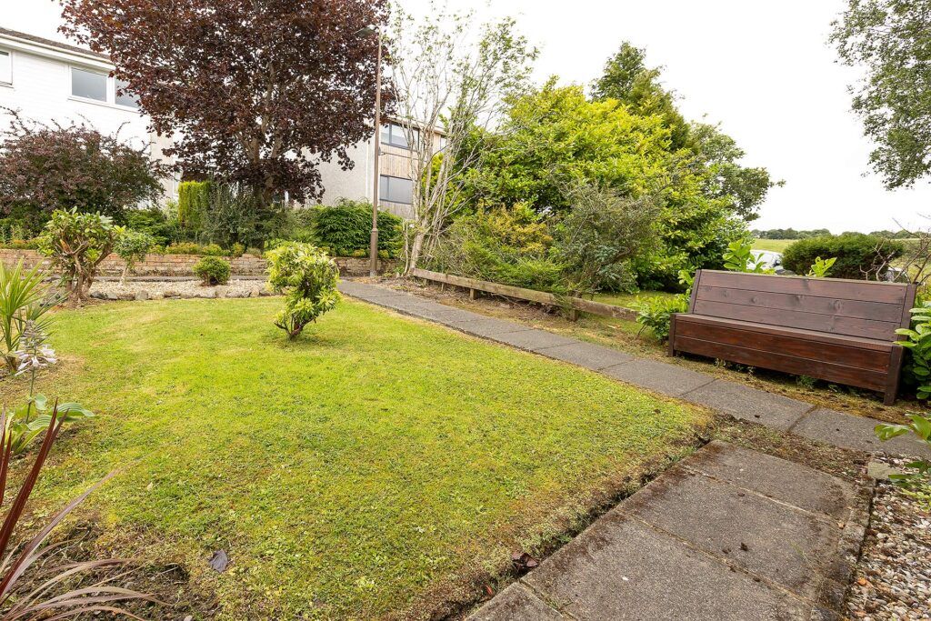 Property photo 2 of 27