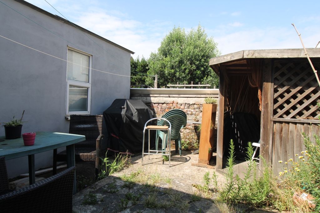 Property photo 2 of 8