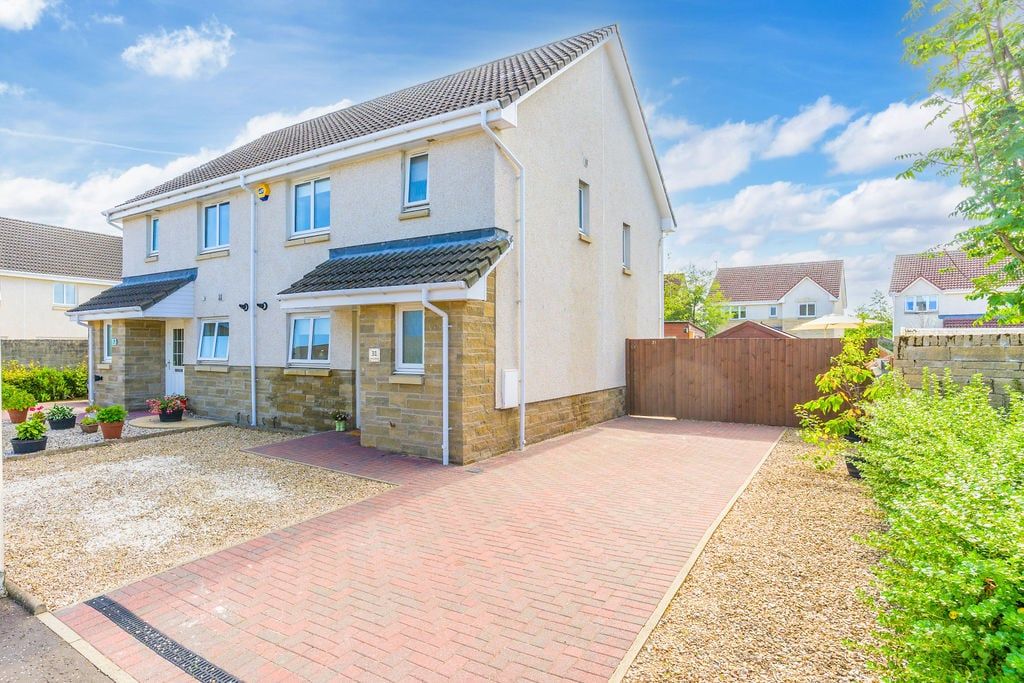Property photo 1 of 32