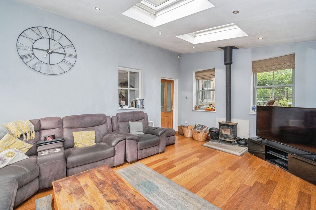 Property photo 2 of 35