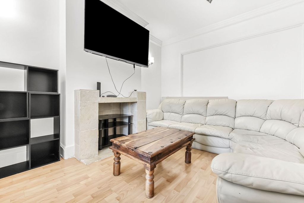 Property photo 3 of 25