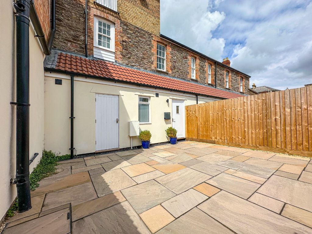 Property photo 2 of 17 4390706