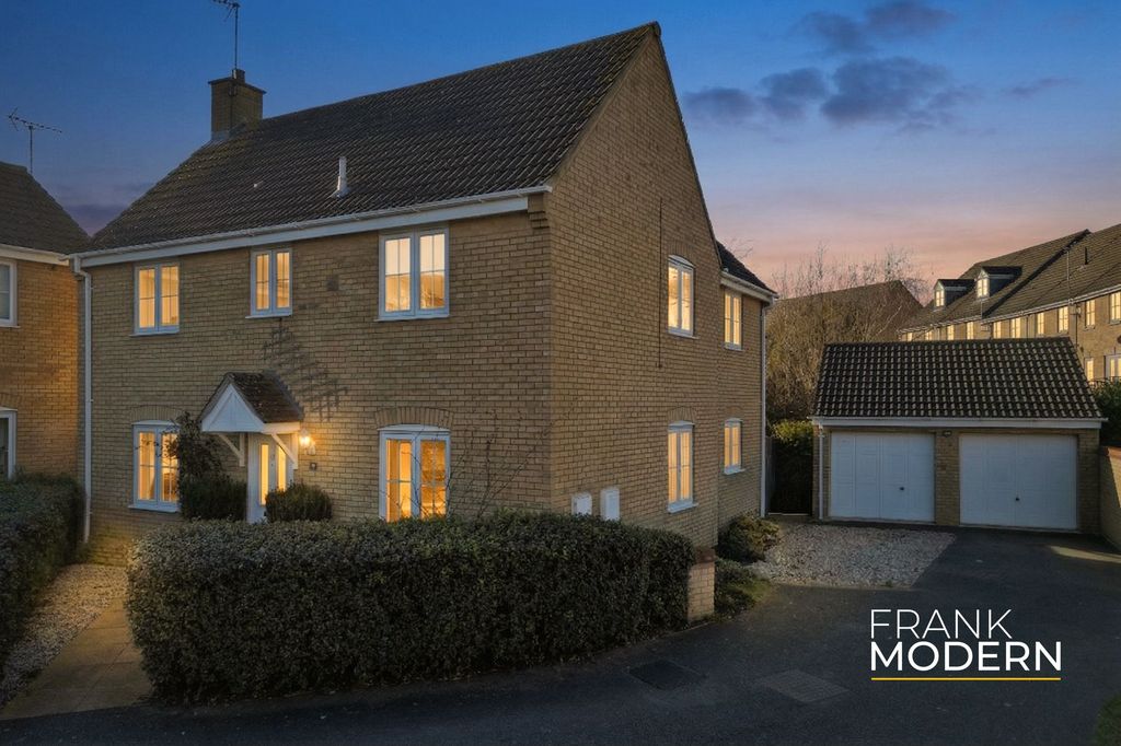 Property photo 1 of 43 Dusk