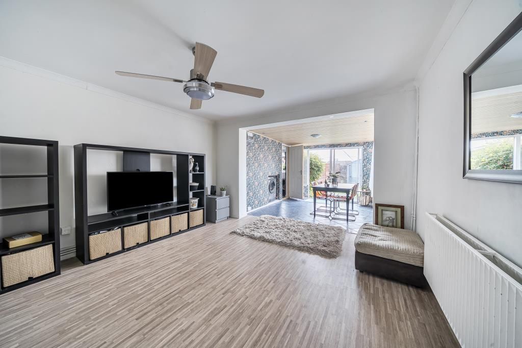 Property photo 2 of 21 Living Room