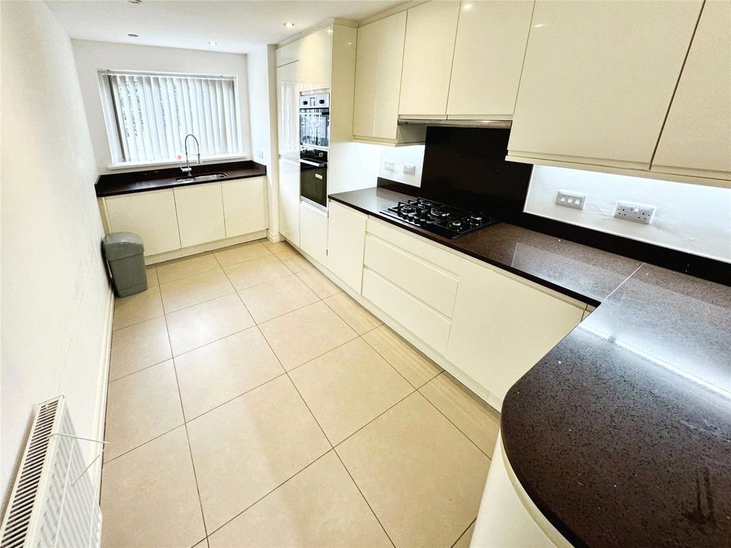 Property photo 2 of 12 Picture No. 11