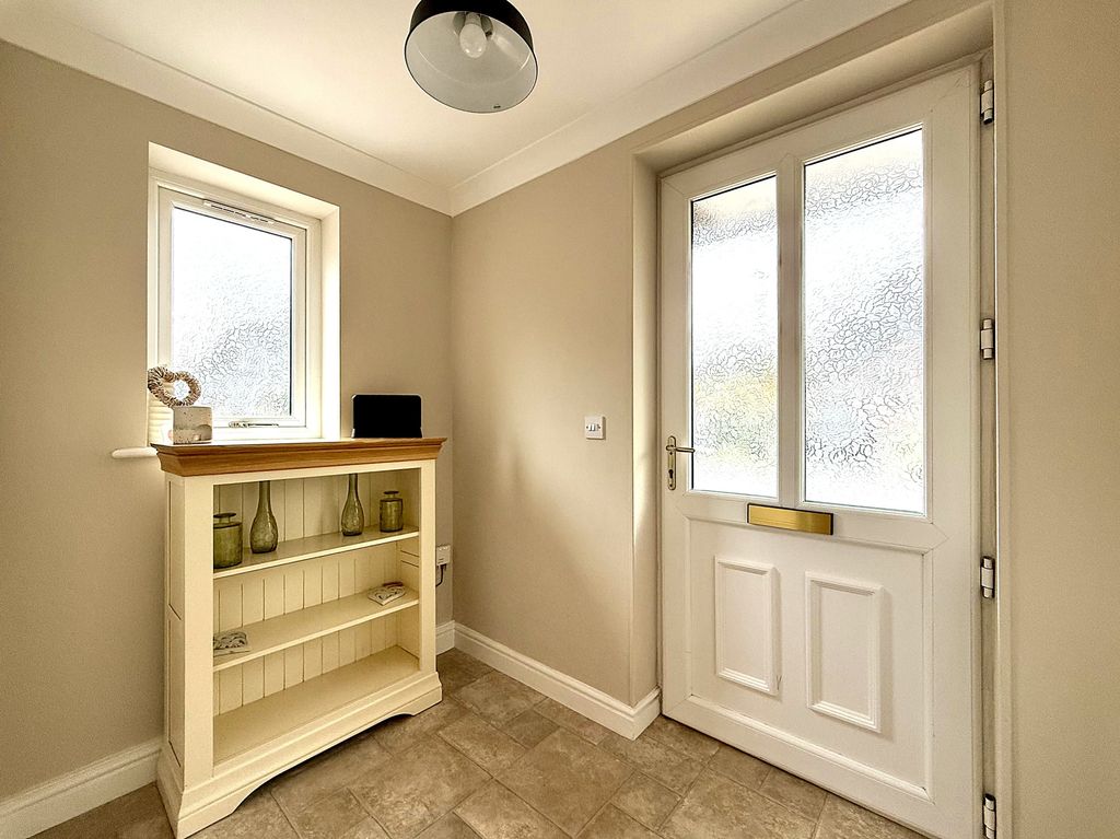 Property photo 2 of 28