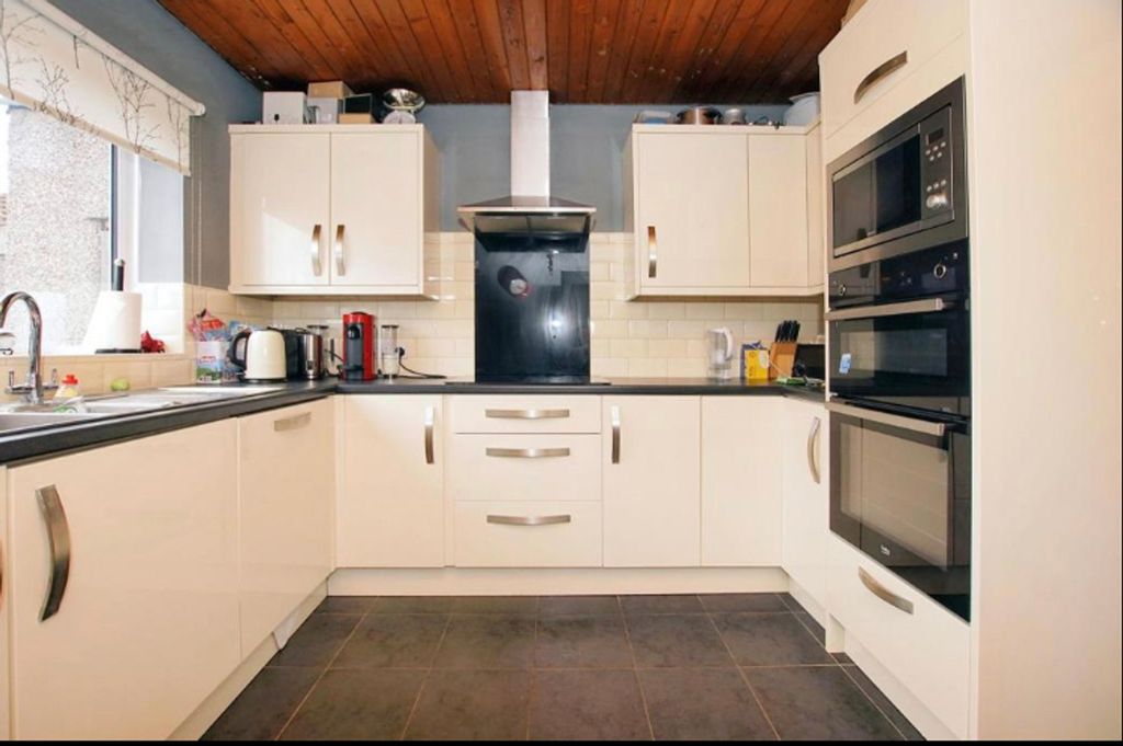 Property photo 3 of 8 A Modern And Tidy Kitchen With Ample Storage And c...
