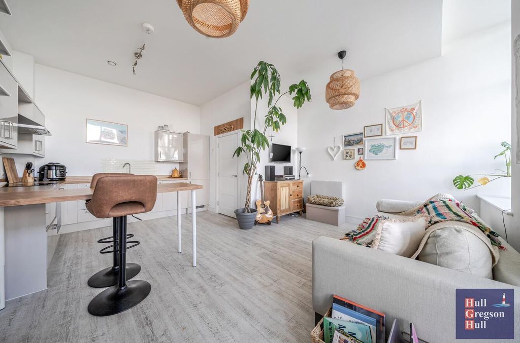 Property photo 2 of 21 38054A77-Eace-472c-8A1c-Bd7B17250F09.Jpg
