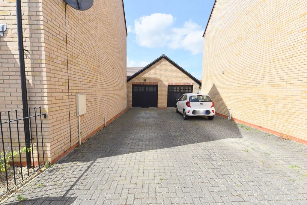 Additional image 25 of 3 bed semi-detached house for saleGale Drive, Biggleswade SG18