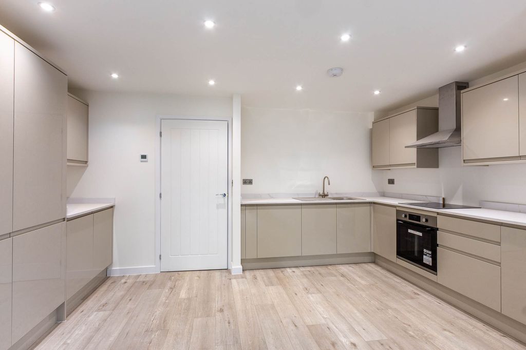 Property photo 3 of 20 Kitchen