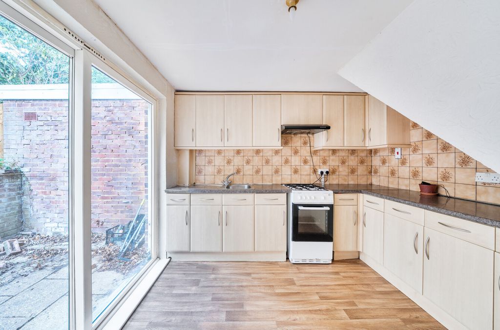Property photo 2 of 15 1512541-21-6A8Da1...