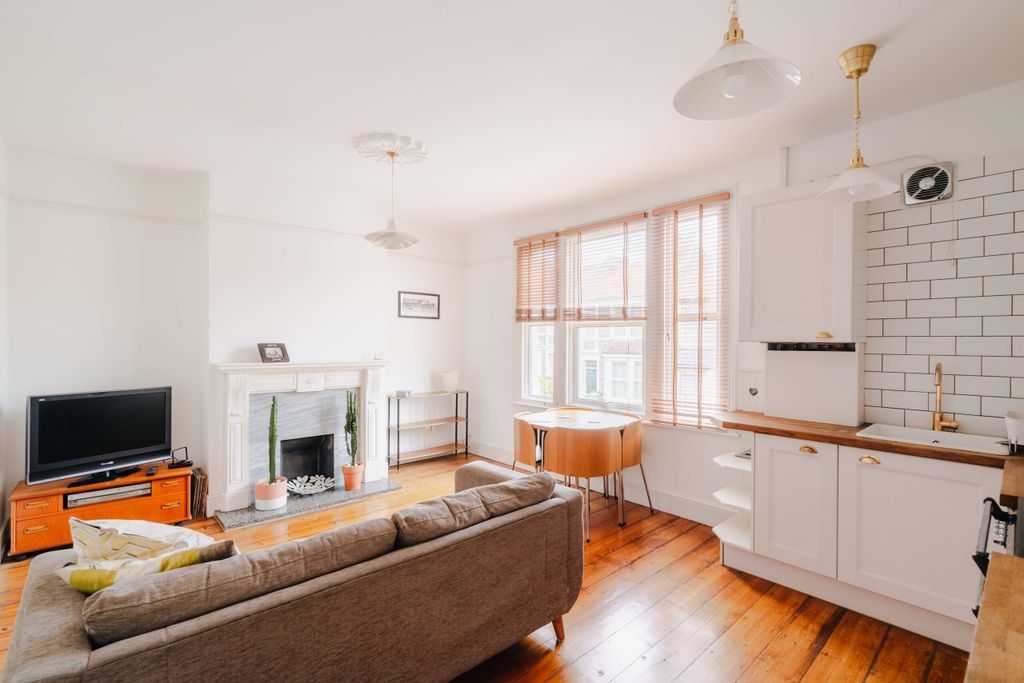 Property photo 2 of 12 10