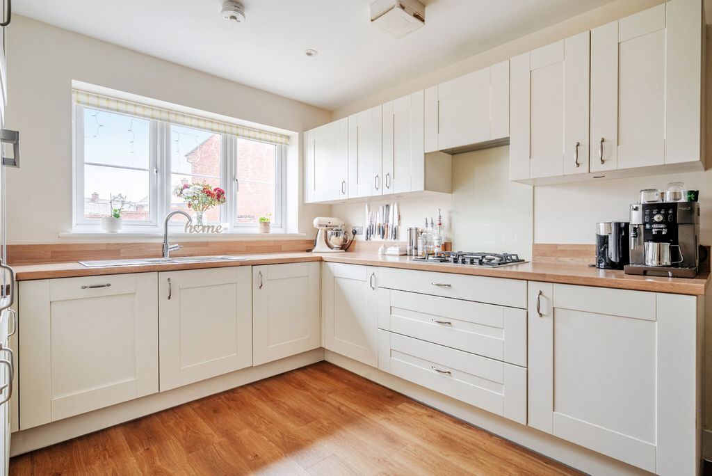 Property photo 2 of 22 1395102-2-6960d37...