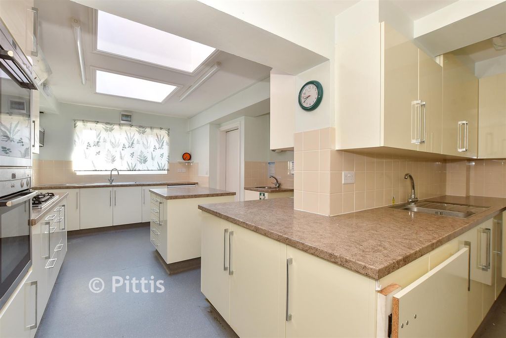 Property photo 3 of 20 Kitchen