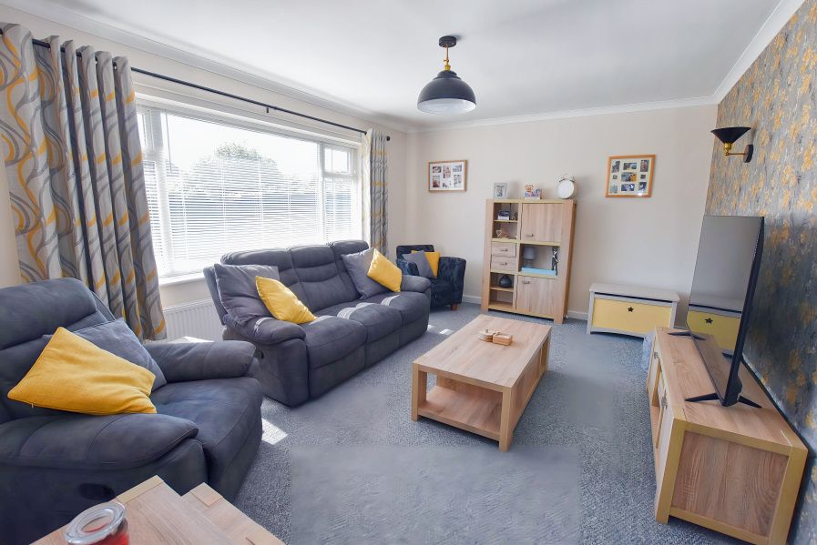 Property photo 3 of 23 Lounge 1