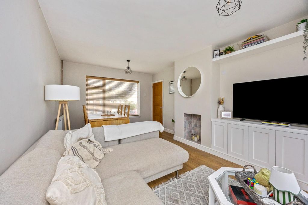 Property photo 3 of 25 Stanstead Crescent 53-016.Jpg