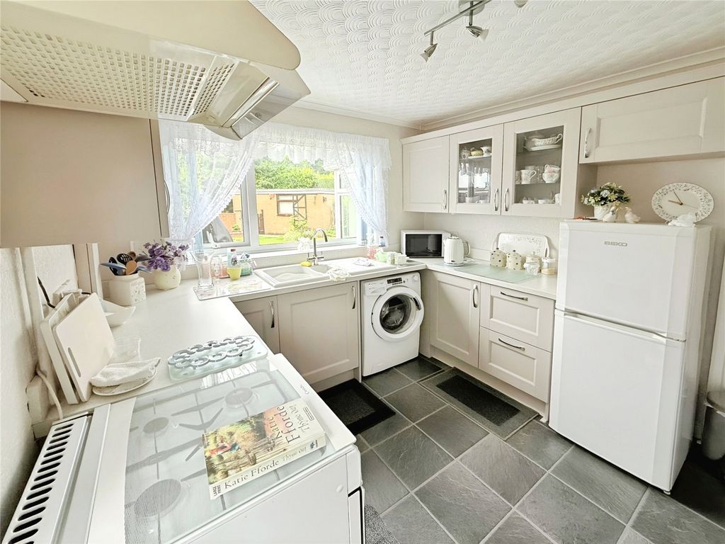 Property photo 2 of 20 Kitchen