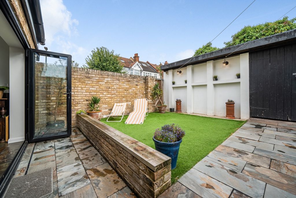 Property photo 3 of 15 1027181 (9)