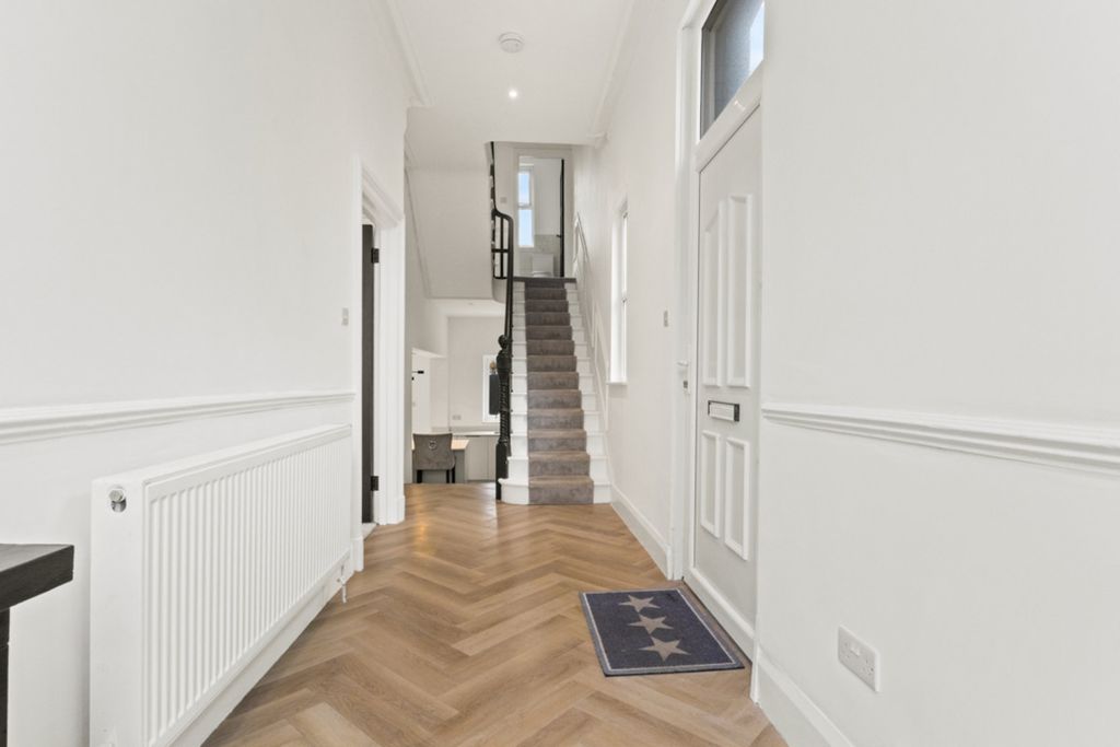 Property photo 3 of 32