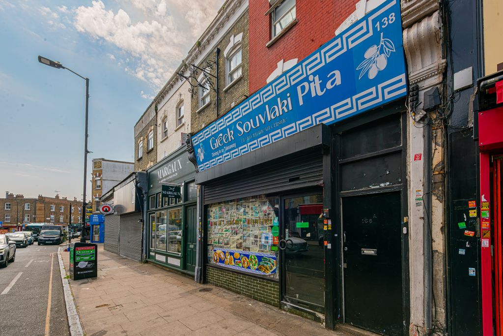 Property photo 2 of 13 Blackstock Road 138-002