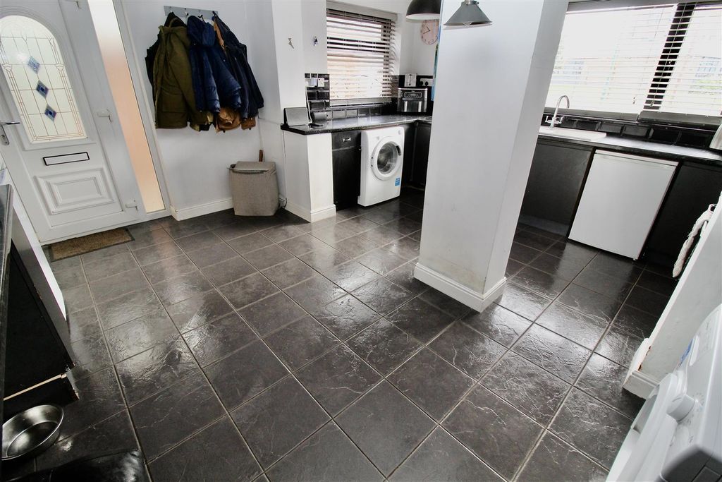 Property photo 3 of 31 Extended Breakfast Kitchen