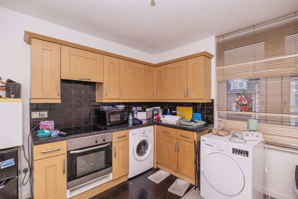 Property photo 3 of 11