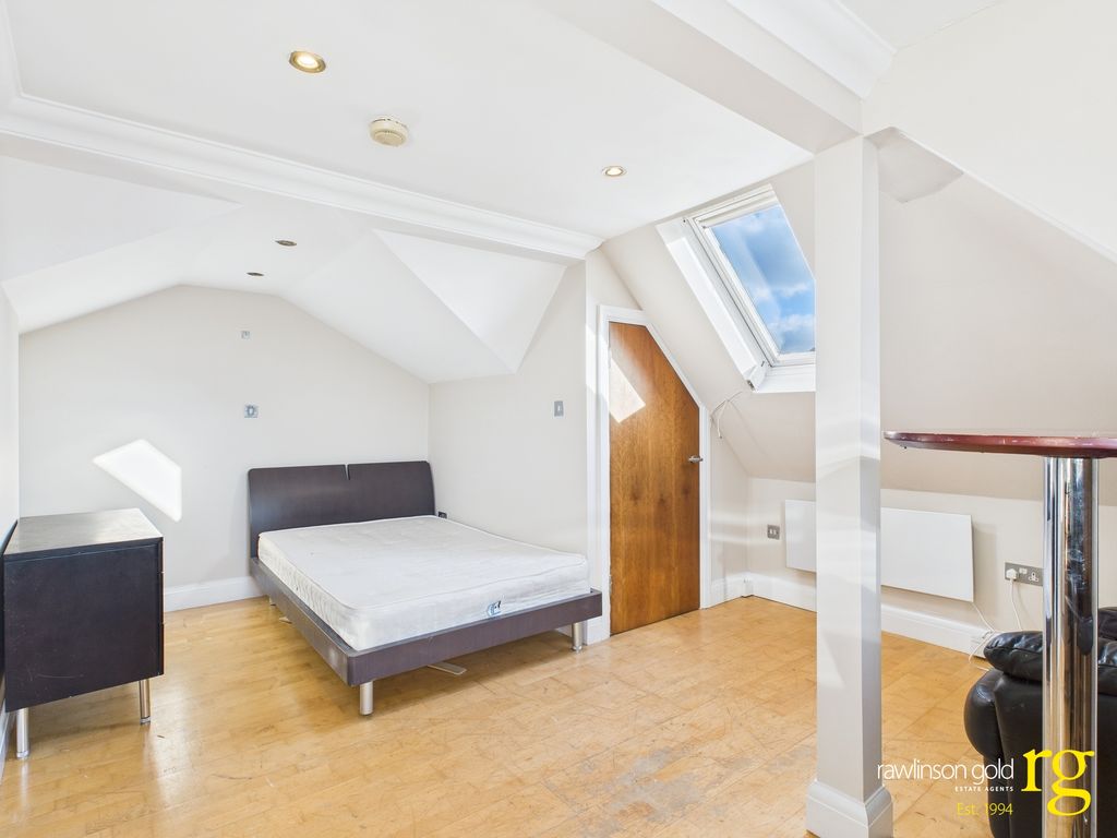 Property photo 1 of 5 Cam02900G0-Pr0216-Still003