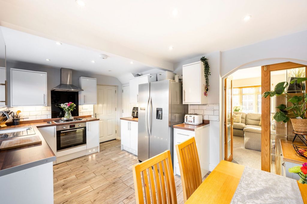 Property photo 2 of 21