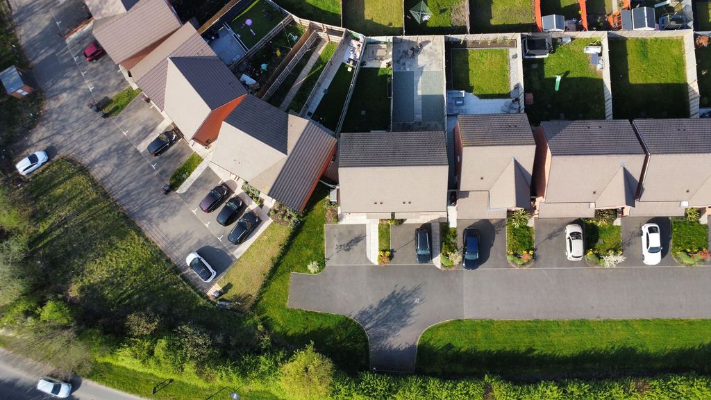 Property photo 2 of 42